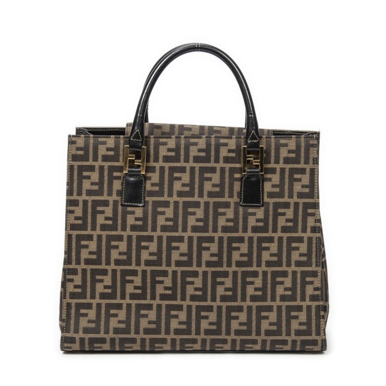 FENDI VTG SQUARE TOTE TAN/DARK BROWN ZUCCA BAG: Fendi Vintage Square Tote Tan/Dark Brown Zucca Canvas Gold * COLOR: Tan/Dark Brown * PRODUCTION CODE: 19 15095 0 09 * INCLUDED: Dustbag A * CONDITION: 34*28*13cm * (3cm = 1inch approximately) * Luxury