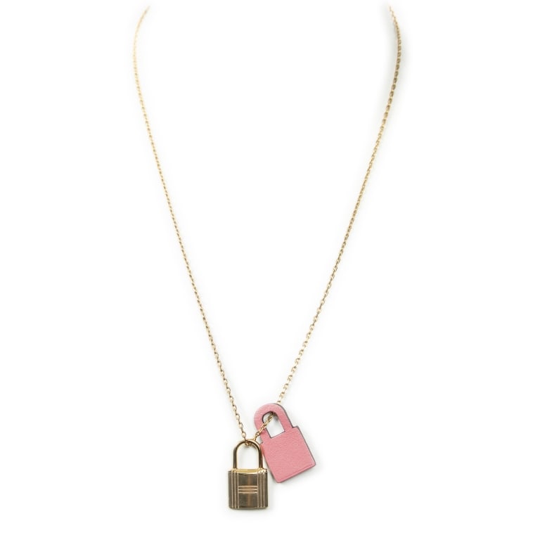 HERMÈS O'KELLY PENDANT NECKLACE PINK/GOLD PLATED: Hermès O'Kelly Pendant Necklace Pink/Gold Gold Plated Gold Plated * COLOR: Pink/Gold * PRODUCTION CODE: Stamp Y-UY * INCLUDED: None AA * CONDITION: * (3cm = 1inch approximately) * Luxury bags are kep