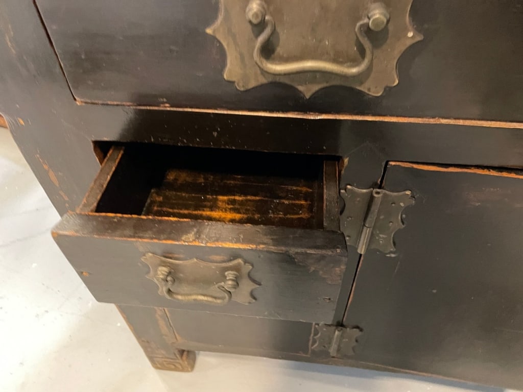 CHINESE EXPORT STYLE BLACK LACQUERED SIDEBOARD - 11