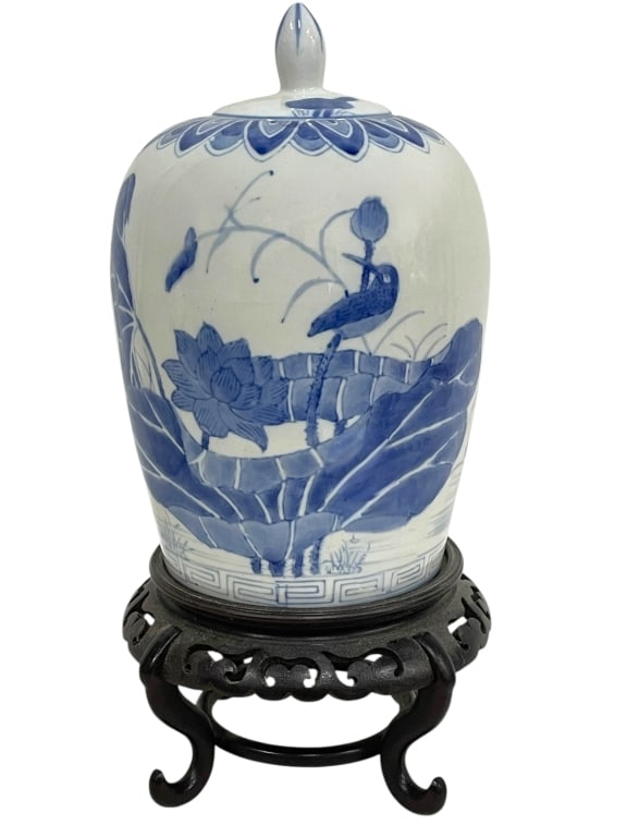 CHINESE BLUE & WHITE LIDDED GINGER JAR 11": *for alternative shipping options please go to www.dejavuauctionshipping.com -CHINESE FAUDE WARE BLUE AND WHITE LIDDED PORCELAIN GINGER JAR WITH STAND -Decorative Chinese porcelain lidded jar in class
