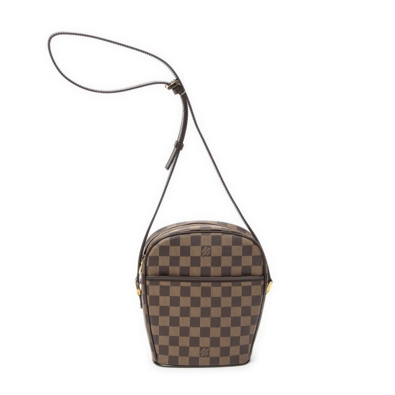 LOUIS VUITTON IPANEMA PM BROWN DAMIER EBENE BAG: Louis Vuitton Ipanema PM Brown Damier Ebene Golden Brass * COLOR: Brown * PRODUCTION CODE: VI0085 (August 2005) * INCLUDED: None A * CONDITION: 20*22*8cm * (3cm = 1inch approximately) * Luxury bags ar