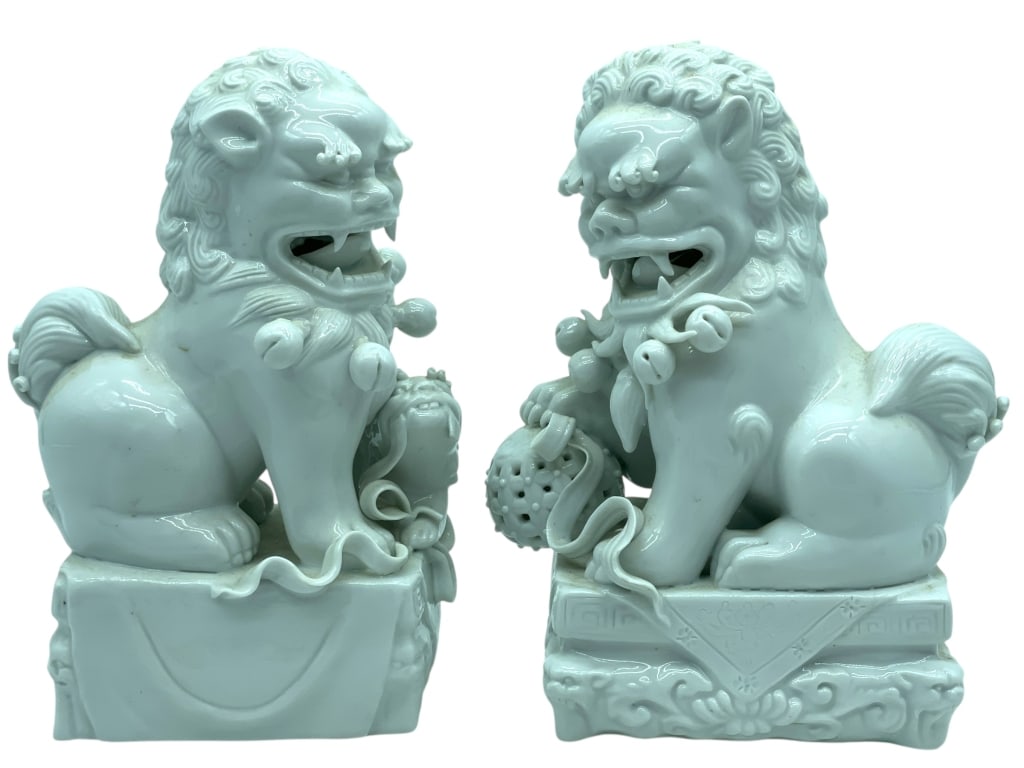 PAIR OF WHITE GLAZED CHINESE FOO DOGS 8" (1 of 8)