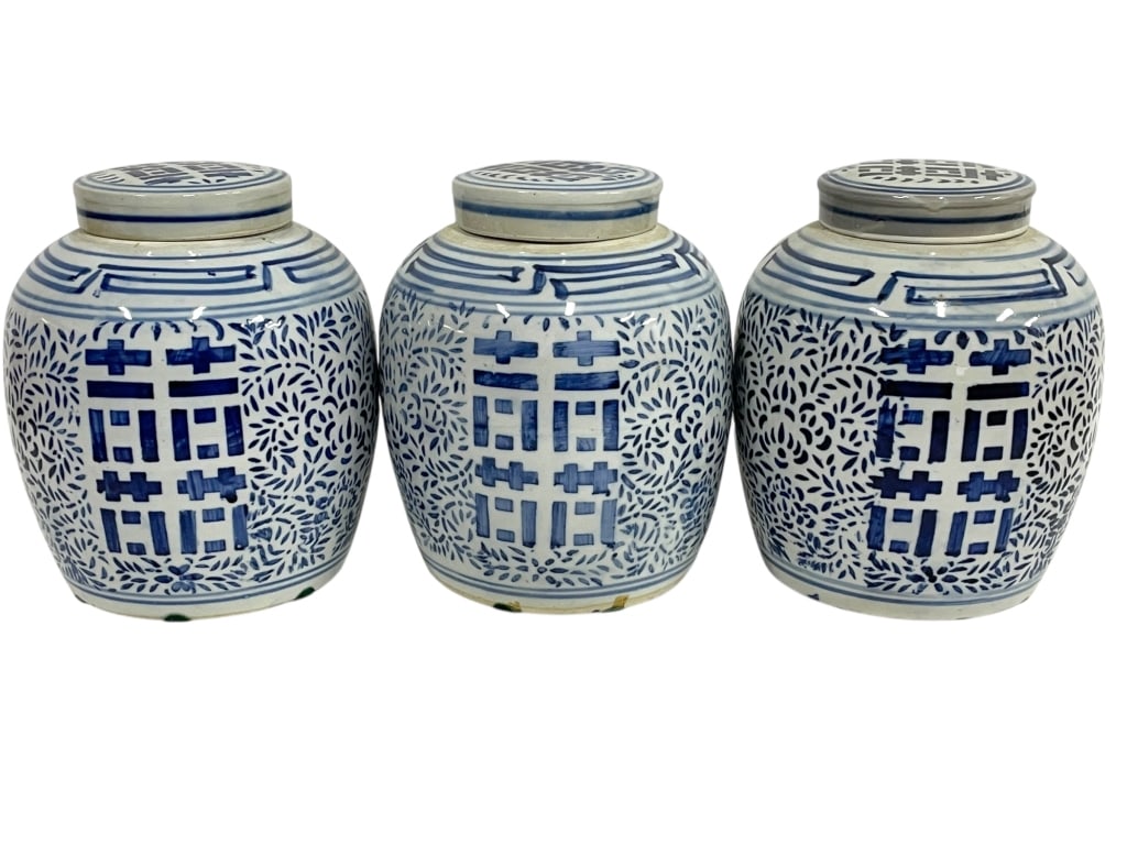 SET OF THREE BLUE & WHITE CHINESE GINGER JARS 10" (1 of 7)