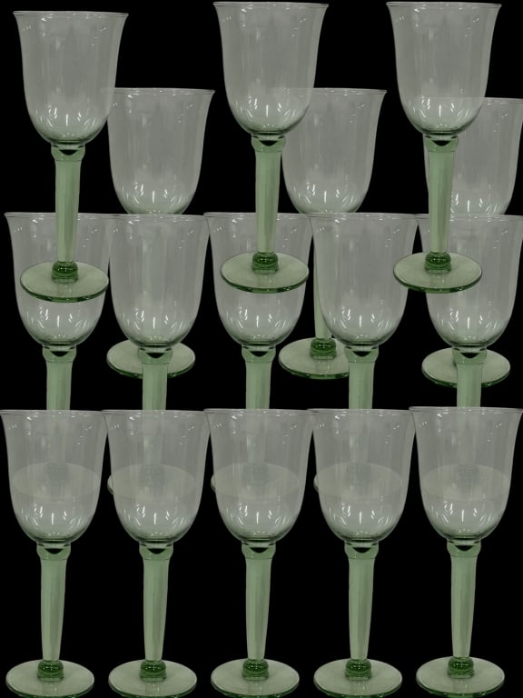 16 EMERALD STEM WHITE WINE GLASSES (1 of 6)