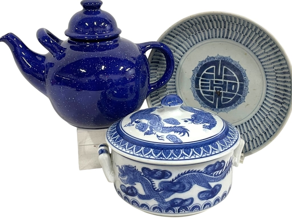 ASSORDED ASIAN BLUE & WHITE CERAMIC PIECES (1 of 9)