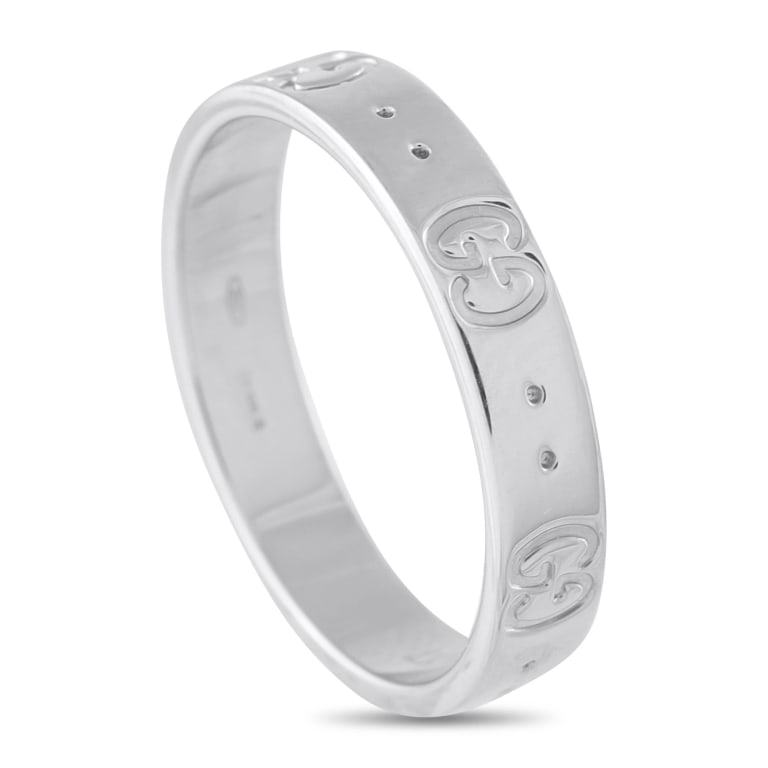 GUCCI ICON 18K WHITE GOLD RING GU22-100925: *SPECIAL SHIPPING on Luxury Jewelry READ BELOW* In 18K white gold, the Gucci Icon ring presents a 5mm band traced with GG motifs and dot engravings that move in measured rhythm around the surface. Con