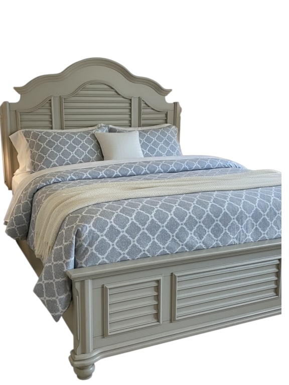 PAINTED LOUVERED COASTAL STYLE QUEEN BED FRAME: *for alternative shipping options please go to www.dejavuauctionshipping.com -PAINTED LOUVERED COASTAL STYLE QUEEN BED FRAME (BED FRAME ONLY) -Elegant painted wood bed frame featuring a shaped arched