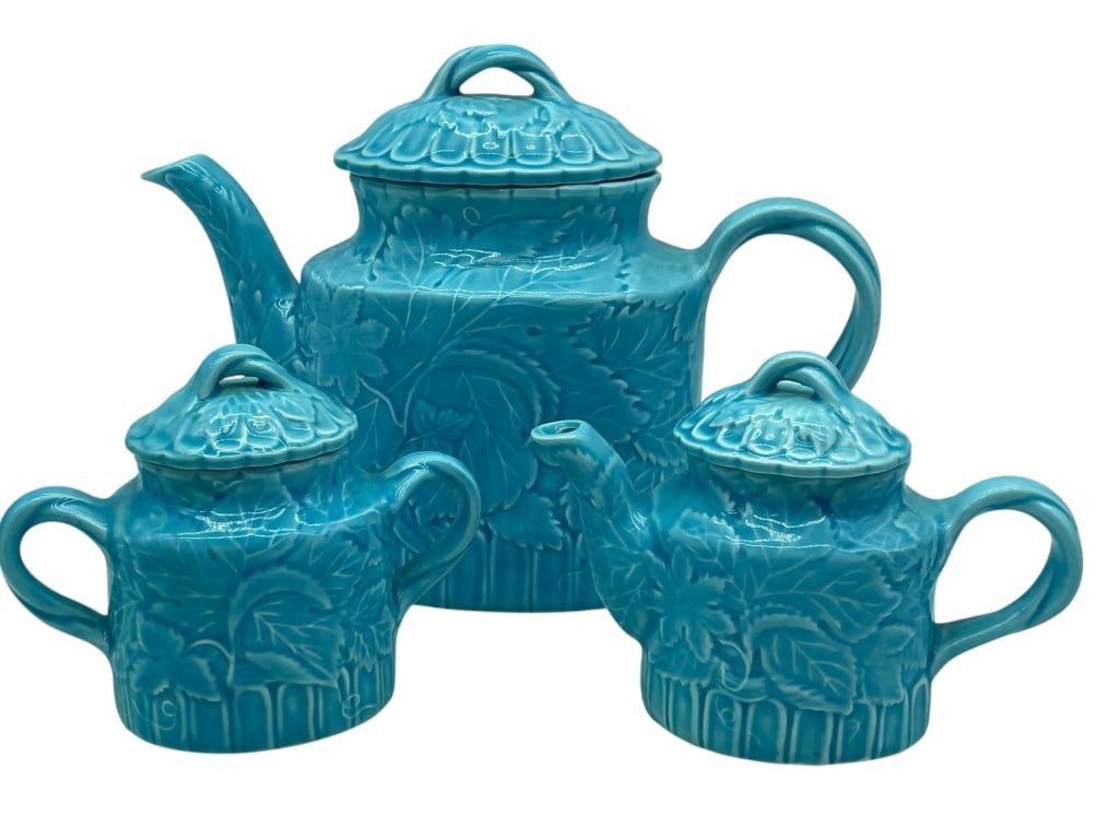 VINTAGE TURQUOISE MAJOLICA TEAPOTS AND CREAMER 8" (1 of 10)
