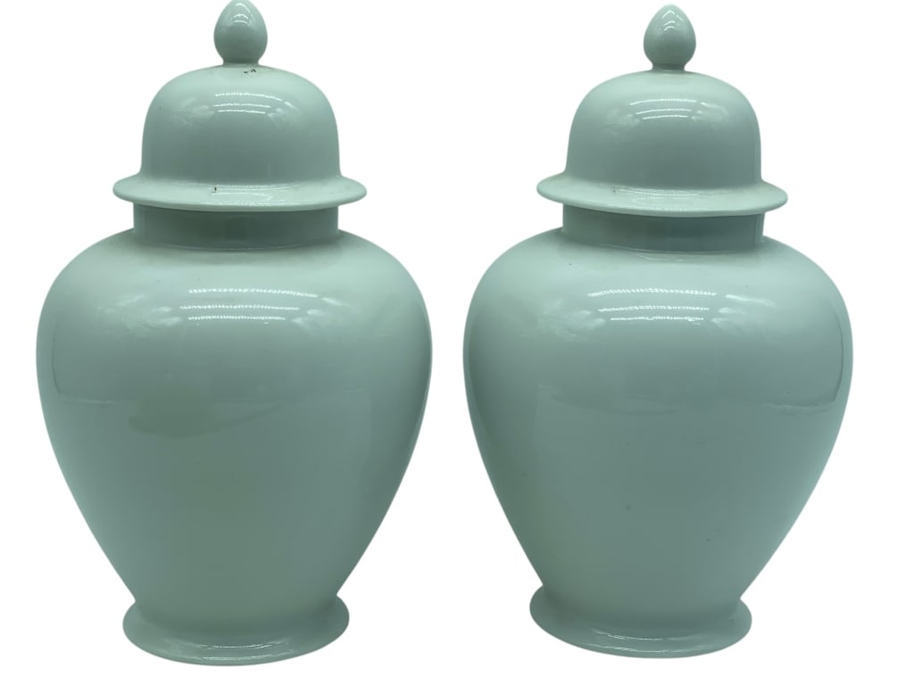 PAIR OF WHITE GLAZED LIDDED GINGER JAR URNS 10": *for alternative shipping options please go to www.dejavuauctionshipping.com -PAIR OF WHITE GLAZED LIDDED GINGER JAR URNS 10" APPROX H -Elegant pair of classic white glazed ceramic ginger jar urns wit