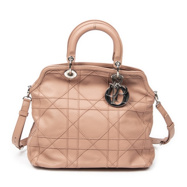 DIOR MED GRANVILLE TOTE LT PINK CANNAGE QUILT BAG: Dior Medium Granville Tote Light Pink Cannage Quilted Leather Silver * COLOR: Light Pink * PRODUCTION CODE: 09-MA-0122 * INCLUDED: Strap, Card, Charms A * CONDITION: 32*31*15cm * (3cm = 1inch approxim