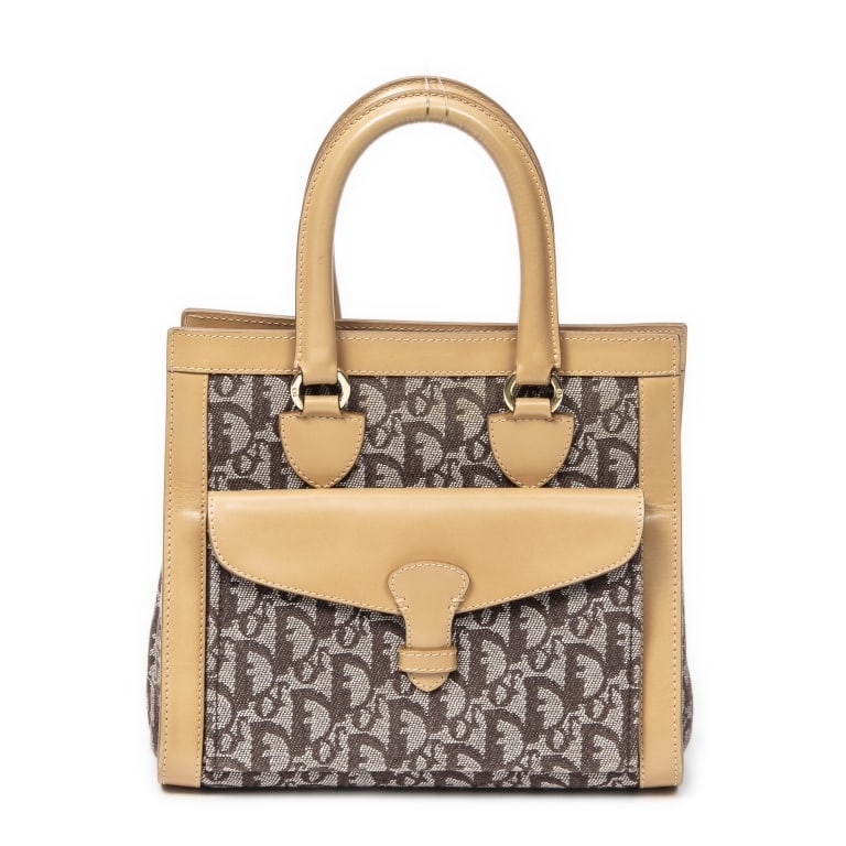 DIOR TROTTER POCKET TOTE BEIGE DIORISSIMO BAG: Dior Trotter Front Pocket Tote Beige Diorissimo Canvas Gold * COLOR: Beige * PRODUCTION CODE: BO B 0032 * INCLUDED: Dustbag, Card A * CONDITION: 24*20*13cm * (3cm = 1inch approximately) *