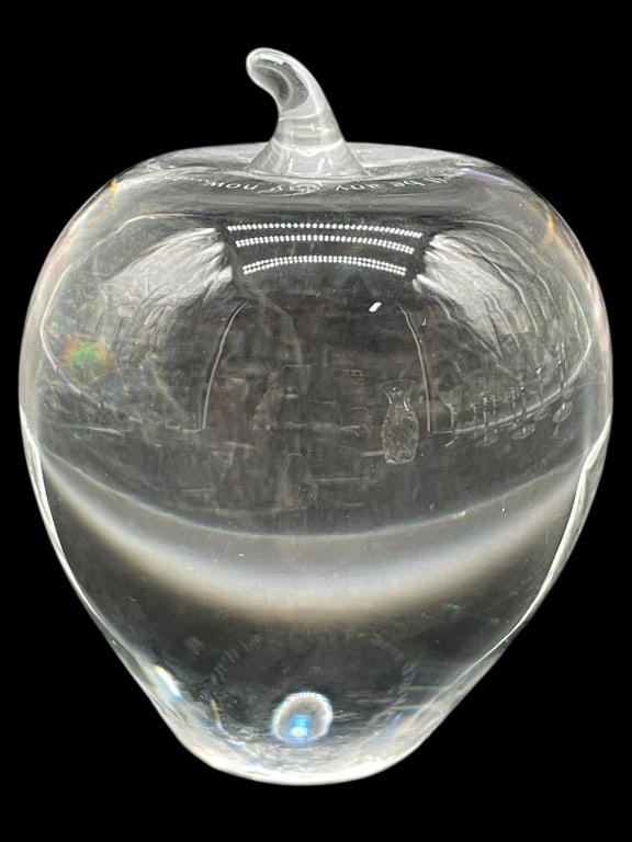 TIFFANY & CO. CRYSTAL APPLE PAPERWEIGHT 4": ****for competitive shipping options please go to www.dejavuauctionshipping.com -TIFFANY & CO. CRYSTAL APPLE PAPERWEIGHT 4" -Very good pre owned condition -Tiffany & Co. stamp on bottom -Engraved on t