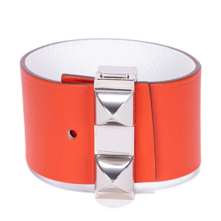 HERMÈS IMPREVISIBLE BRACELET PM ORG SWIFT LEATHER: Hermès Imprevisible Bracelet PM Orange Swift Leather Gold * COLOR: Orange * PRODUCTION CODE: Stamp R in Square (2014) * INCLUDED: None AA * CONDITION: 19.5*3.3*1cm * (3cm = 1inch