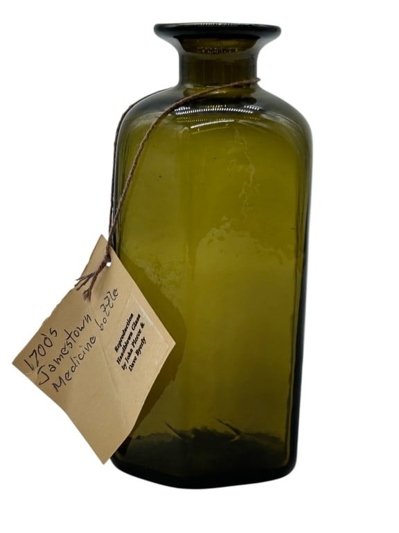 ANTIQUE 1700'S JAMESTOWN MEDICINE BOTTLE GREEN 6": Antique apothecary bottle in aged green and clear as day, no hazing From the 1700's Jamestown, used as a mediciine bottle Octagon shaping No stopper Rudimentary workmanship on the glasswork as per era