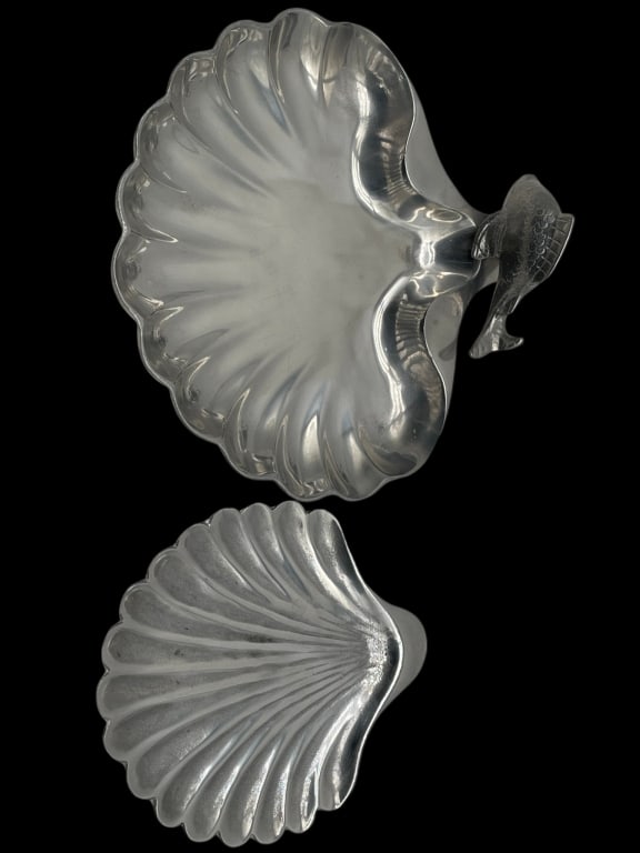 PEWTAREX TURTLE SHELL DIVIDED SERVING DISH PEWTER: PEWTAREX YORK PENNSYLVANIA TURTLE SHELL FORM DIVIDED SERVING DISH Decorative divided serving dish by Pewtarex of York, Pennsylvania, designed in a stylized turtle shell form with a raised central bowl