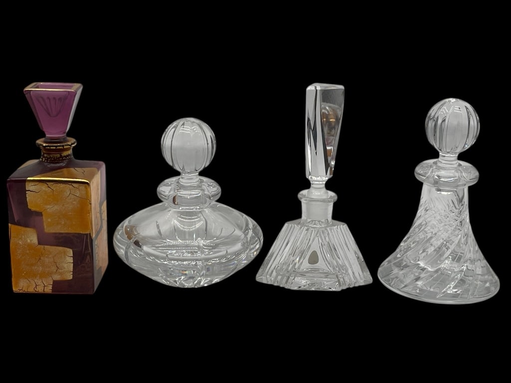 LOT OF 4 DECORATIVE PERFUME BOTTLES ART GLASS: GROUP OF 4 DECORATIVE PERFUME BOTTLES INCLUDING GLASS AND ART GLASS EXAMPLES Group of four decorative perfume bottles including three clear glass examples with sculptural stoppers and one square art g