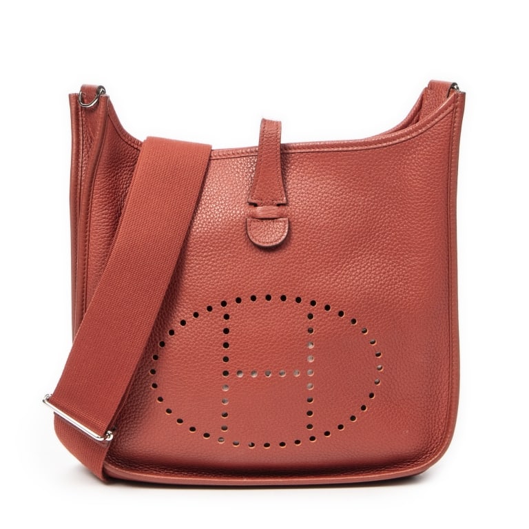 HERMÈS EVELYNE PM SANGUINE CLEMENCE PALLADIUM BAG: Hermès Evelyne III PM Sanguine Clemence Leather Palladium * COLOR: Sanguine * PRODUCTION CODE: Stamp M in Square (2009) * INCLUDED: Strap, Dustbag A * CONDITION: 29*30*8cm * (3cm = 1inch approximatel