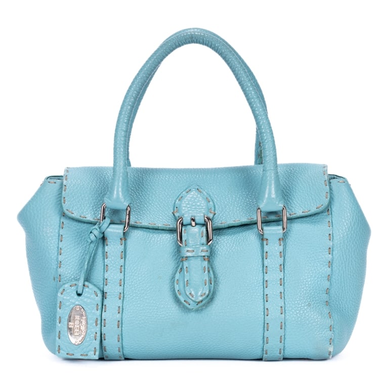 FENDI SELLERIA LINDA MINI TURQUOISE SELLERIA BAG: Fendi Selleria Linda Mini Turquoise Selleria pebbled leather Silver * COLOR: Turquoise * PRODUCTION CODE: 2305-BR486-NDU-068 * INCLUDED: Logo Plate Charm AB * CONDITION: 22.5*17*11cm * (3cm = 1inch ap