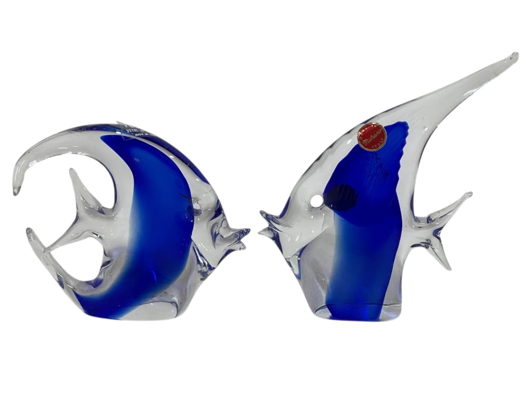 FORMIA MURANO BLUE & CLEAR ART GLASS FISH FIGURES: *For ALTERNATIVE SHIPPING QUOTES or local pick up details, please visit www.dejavuauctionshipping.com*PAIR OF FORMIA MURANO BLUE & CLEAR ART GLASS FISH FIGURES 5" X 5" X 2" APPROXDecorative pair of Mu