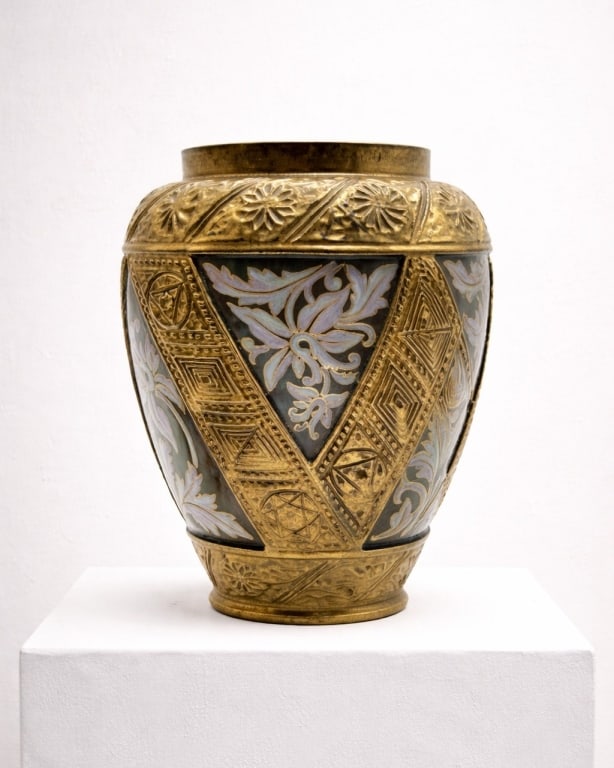 ANTIQUE STYLE GILT METAL & ART GLASS VASE 12" (1 of 11)