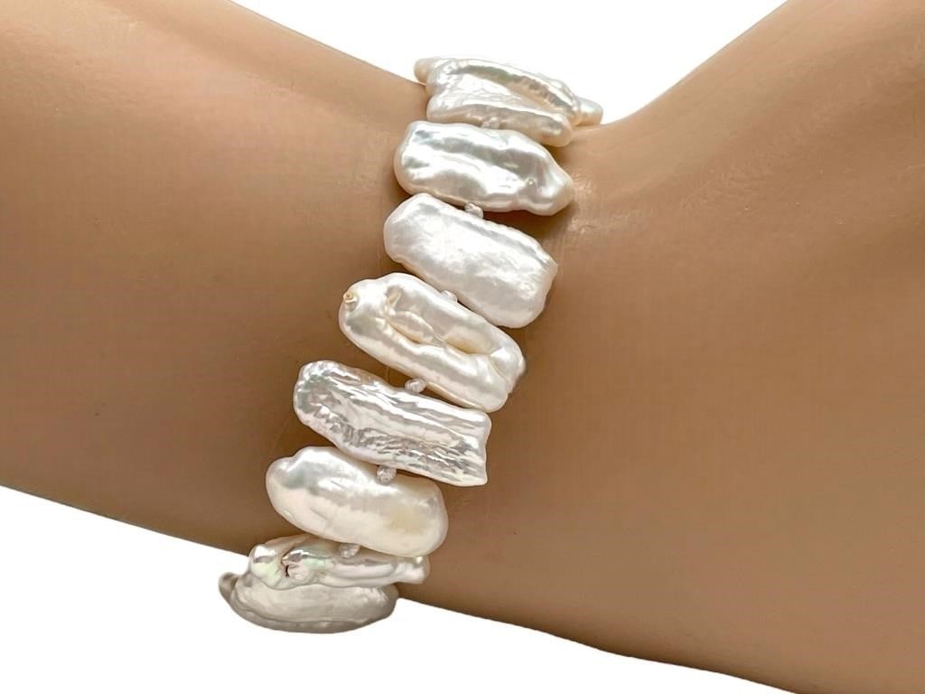 WHITE BIWA PEARL STICKS BEADED BRACELET VTG CLASP: Excellent condition, gorgeous biwa pearls with a vintage style clasp. Ready to wear! 8" long minus clasp fits up to 7.5" size wrist msnBy bidding on this listing, you understand and agree to be bound 