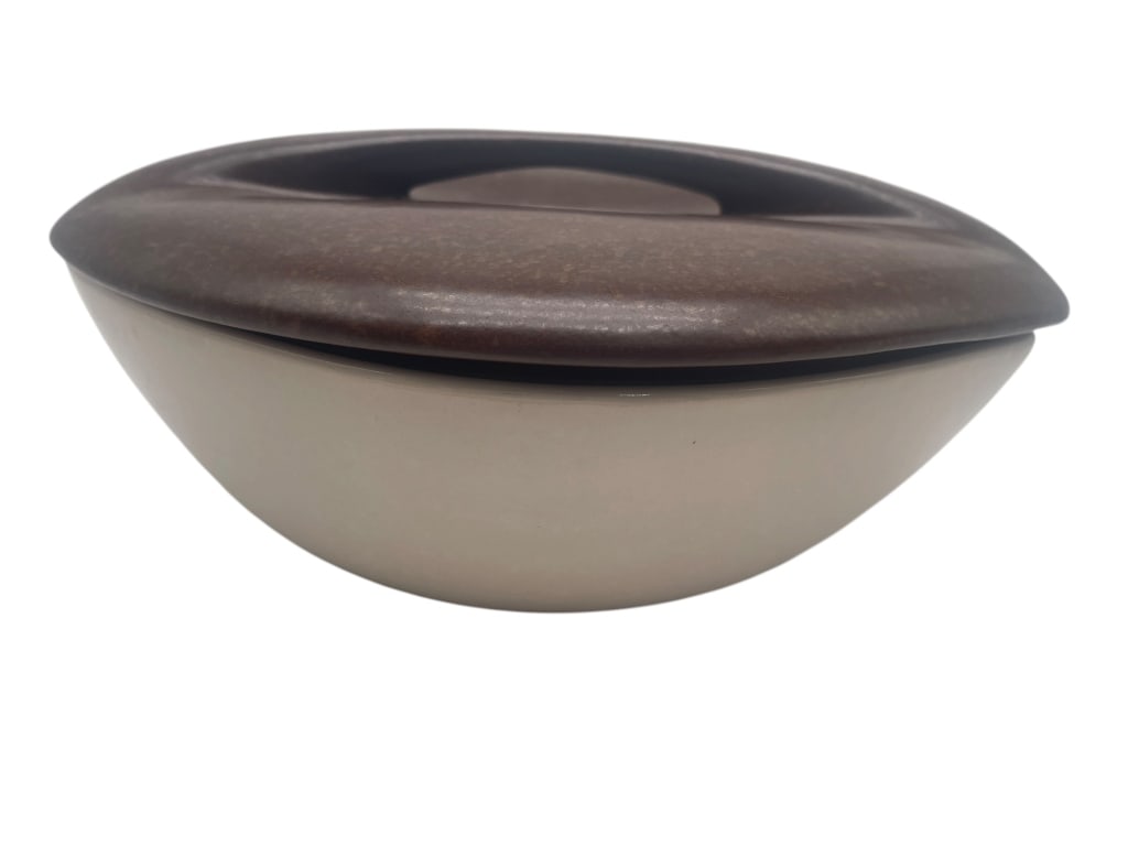 SIGNED STUDIO POTTERY LIDDED BOWL W/ ARTIST MARK (1 of 4)