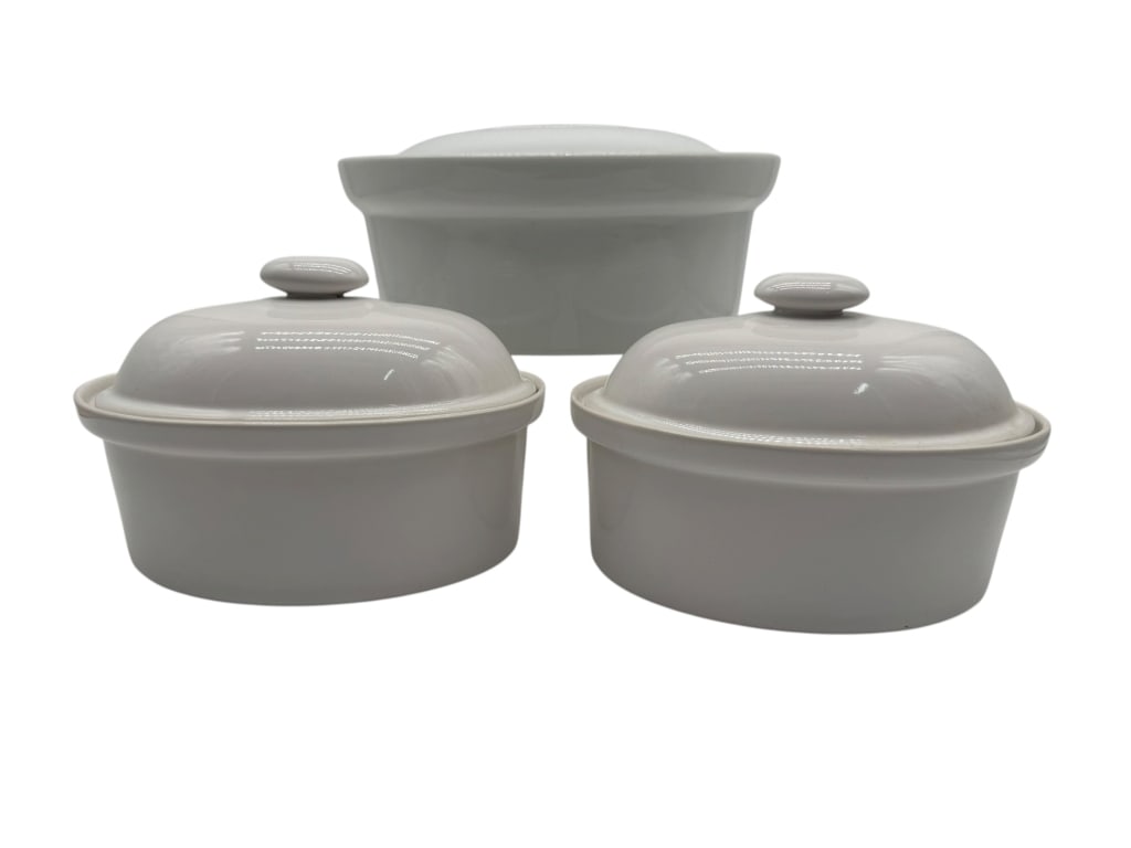 THREE WHITE CERAMIC COVERED CASSEROLE DISHES (1 of 10)