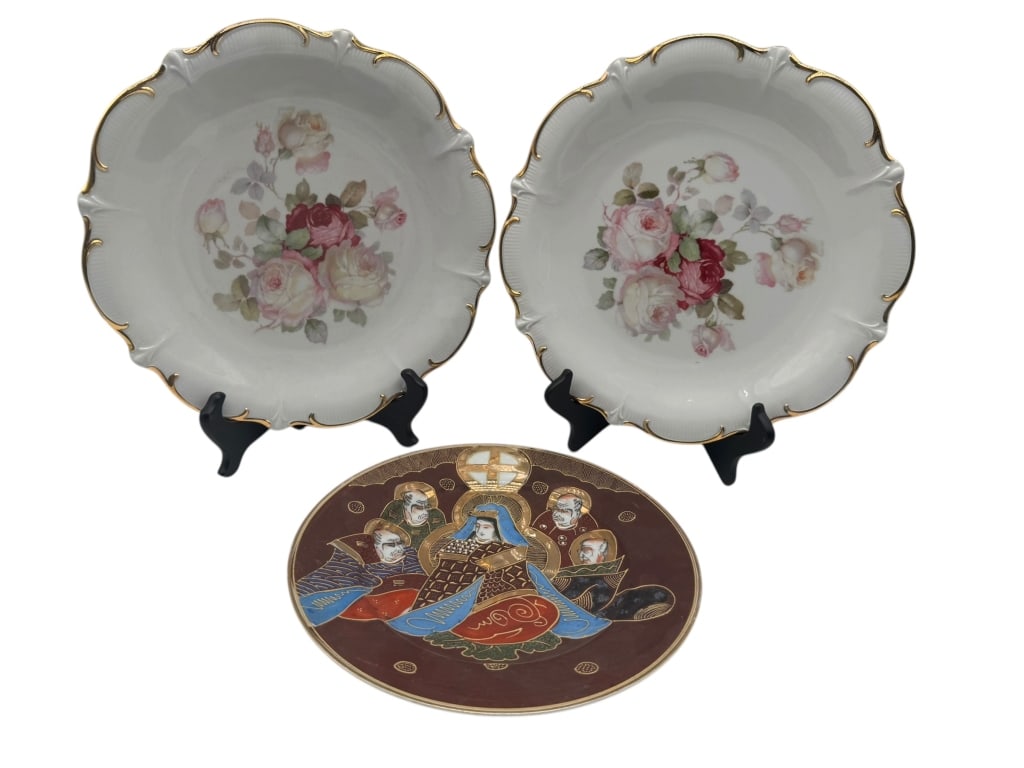 PAIR OF FLORAL PORCELAIN PLATES WITH GILT TRIM (1 of 3)