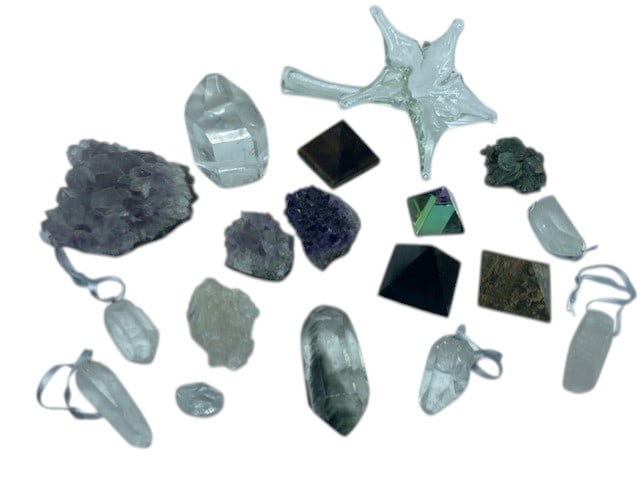 CRYSTALS GEODE PRISMS & GLASS LILY GEMS MISC LOT (1 of 8)