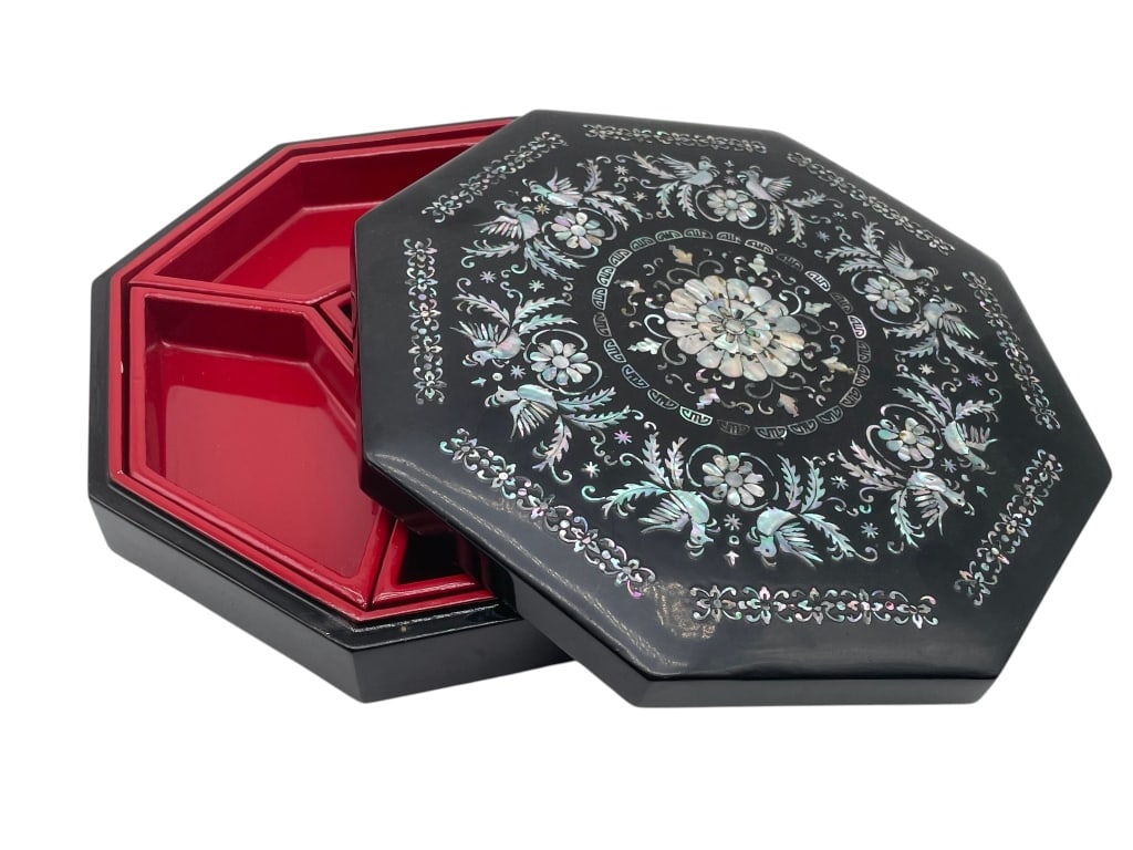 ASIAN BLACK LACQUER MOP INLAY OCTAGON PULL OUT BOX (1 of 8)