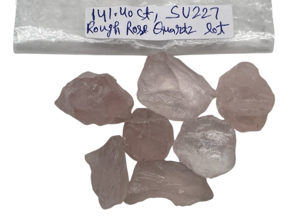 ROUGH ROSE QUARTZ STONE LOT APPROX 141.40 CARATS (1 of 2)