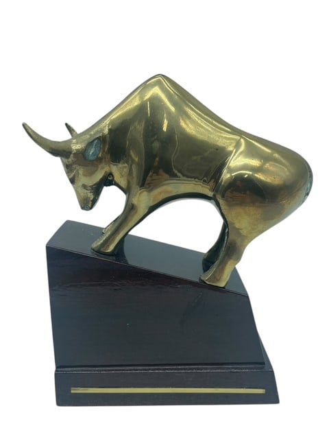 BRASS BULL STATUE TROPHY STYLE BLACK SLANT BASE 7" (1 of 6)