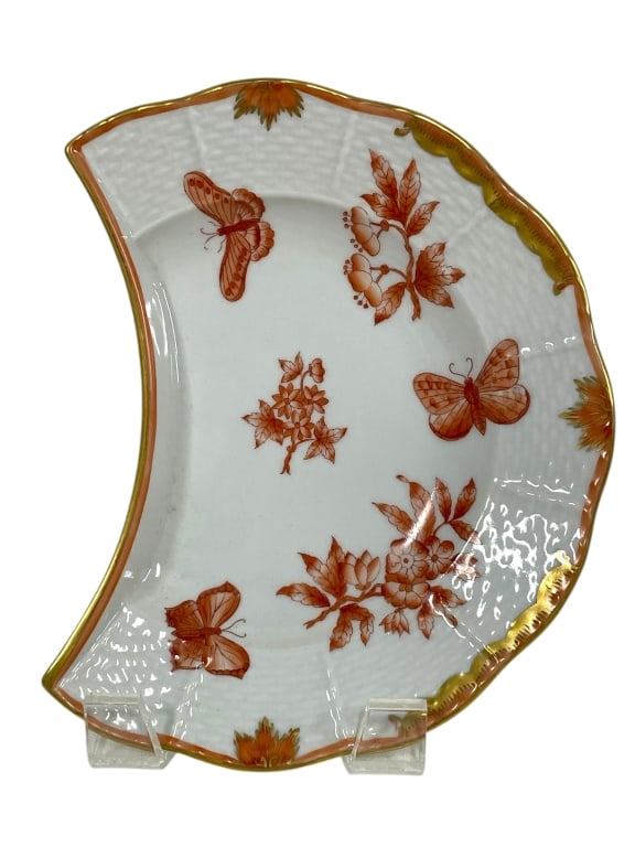HEREND FORTUNA CRESCENT PLATE 7": HEREND FORTUNA CRESCENT PLATE 7" -VERY GOOD PRE OWNED CONDITION -APPROX 7" -JA 031025