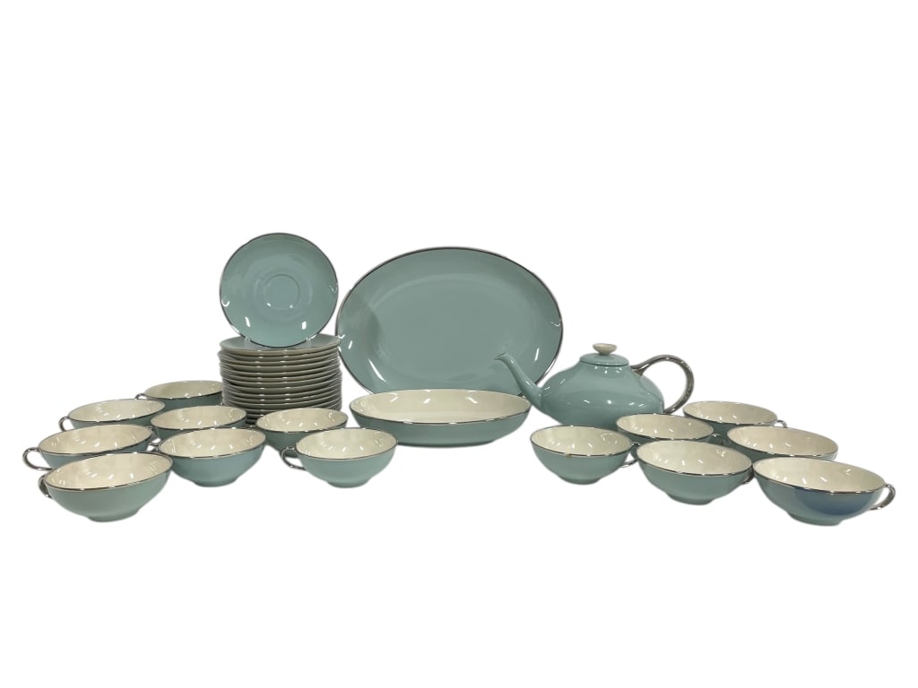 FRANCISCAN DAWN CHINA TEACUPS, SAUCERS & MORE 33: FRANCISCAN DAWN CHINA TEACUPS, SAUCERS & MORE 33PCS -Very good pre owned condition -Set includes: 14 teacups 16 saucers 1 oval bowl 1oval platter 1 teapot -The set includes a comprehensive selection o