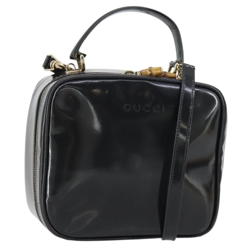 GUCCI BAMBOO BLACK PATENT LEATHER VANITY CASE BAG: Please note: Inside is shedding and needs to be vacuumed and sealed or cleaned well. See picture of inside to see how is. Otherwise the outside and bamboo are amazing and this is a BEAUTIFUL work of a