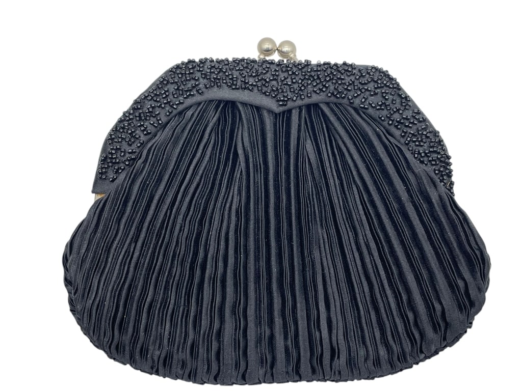 VINTAGE 80'S BIJOUX TURNER PLISSE SATIN BLACK BAG: VINTAGE 1980's in era from Bijoux Turner. Satin in plisse detail with beaded top frame to the bag. Great condition. Silver chain. msn 260501 * By bidding on this listing, you understand and agree to b