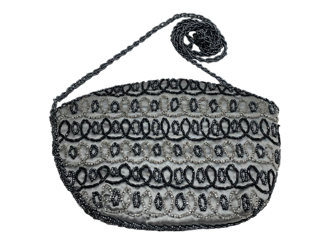 MID CENTURY VINTAGE BEADED GRAY EVE BAG HONG KONG (1 of 8)