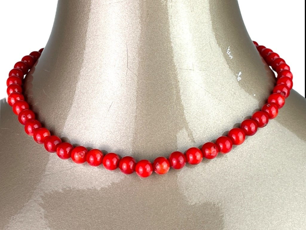 WENDY MINK RED BEADED CHOKER NWT $150: NWT WENDY MINK RED BEADED CHOKER NECKLACE 15" NEW WITH TAGS $150 LENGTH: 15" DM91724