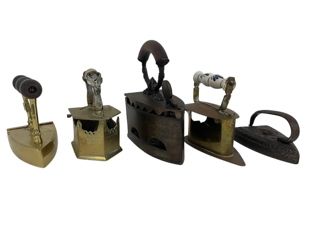 LOT OF FIVE ANTIQUE AND VINTAGE SAD IRONS (1 of 5)