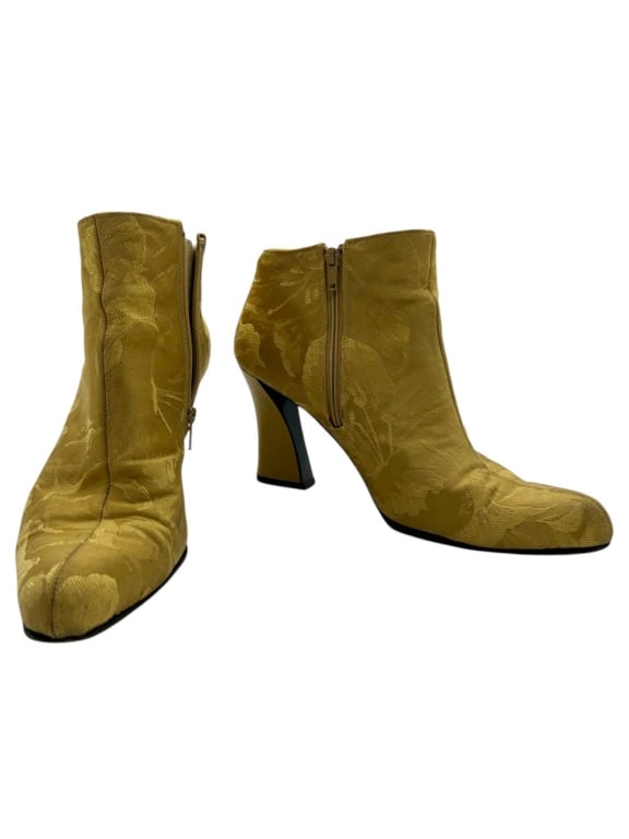 CHARLES JOURDAN 1970S PARIS GOLD FLORAL JACQUARD A: Charles Jourdan Paris ankle boots, made in France, featuring a rich gold-tone floral jacquard fabric upper with pointed almond toe styling, side zipper closure, leather interior, and sculptural high h