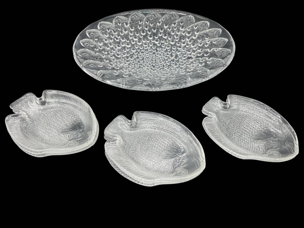 GLASS FISH DESIGN DISH AND PLATES LOT (1 of 5)