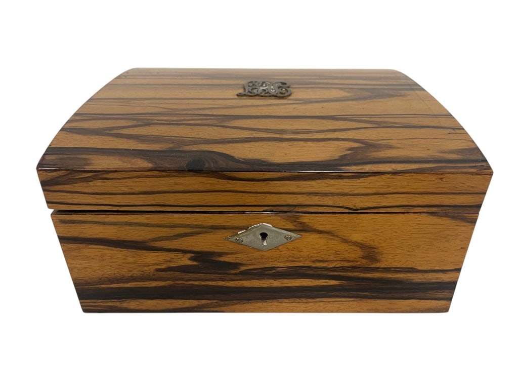 ANTIQUE WOODEN JEWELRY OR KEEPSAKE BOX 11" (1 of 7)