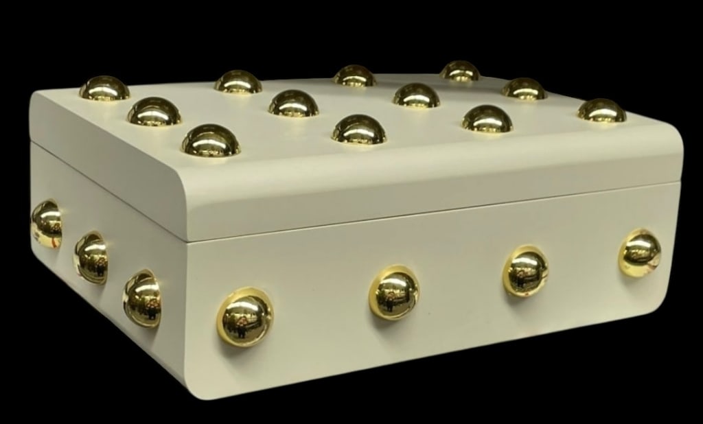 NEW!! CREAM LACQUER DECORATIVE BOX WITH GOLD STUDS (1 of 8)