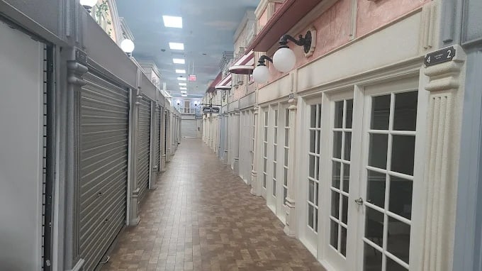 LOT OF 5 COMMERCIAL ROLL-UP GARAGE STORE DOORS 9FT (1 of 5)