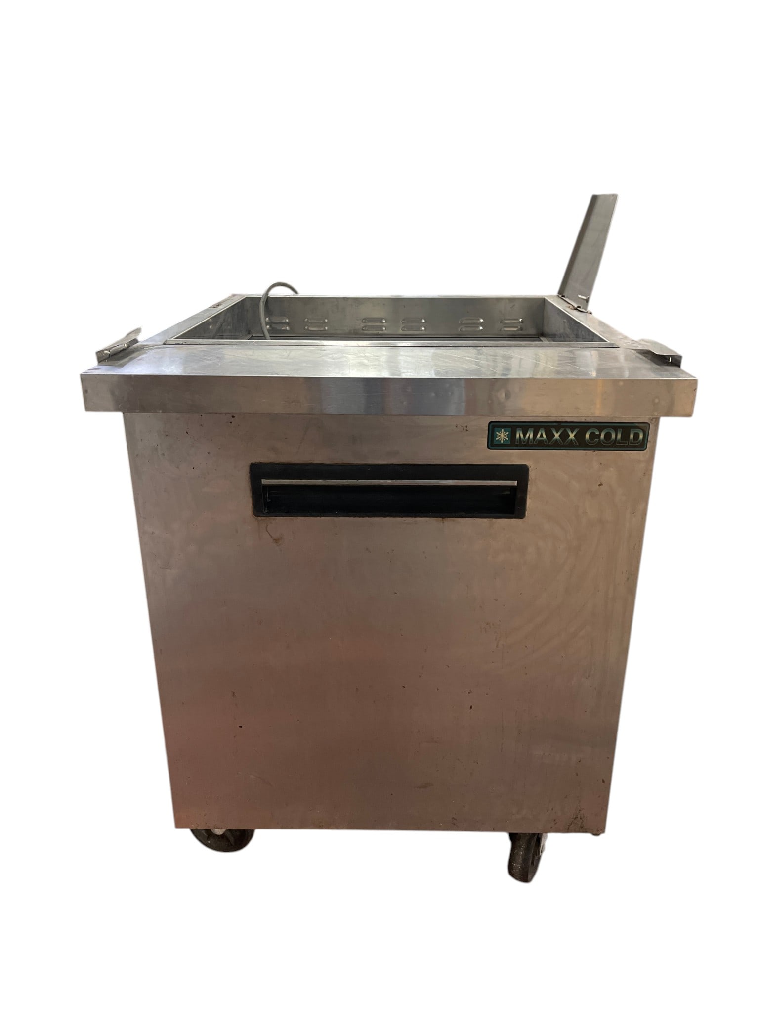 MAXX COLD STAINLESS STEEL COMMERCIAL WELL UNIT 37": Heavy-duty Maxx Cold commercial stainless steel refrigerated prep unit featuring an open top cold well design, ideal for restaurants, delis, catering operations, or food prep stations. Constructed wit