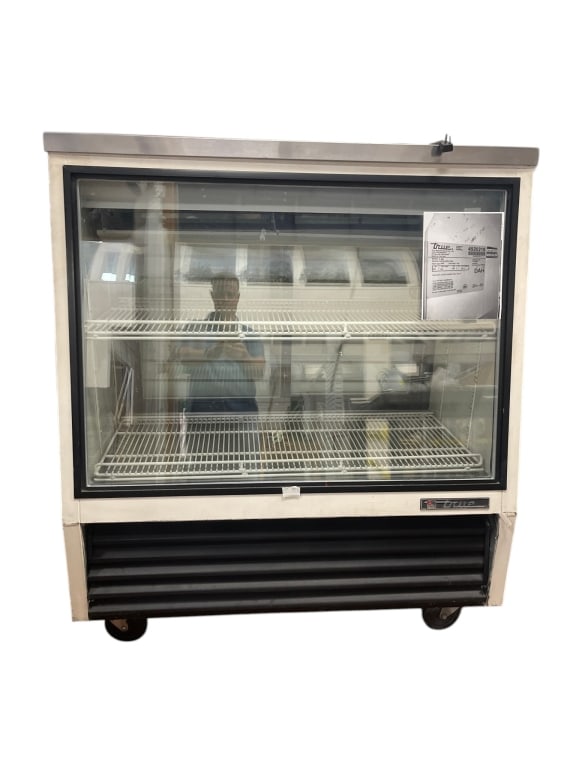 TRUE GLASS DOOR REFRIGERATED CASE 58" (1 of 7)