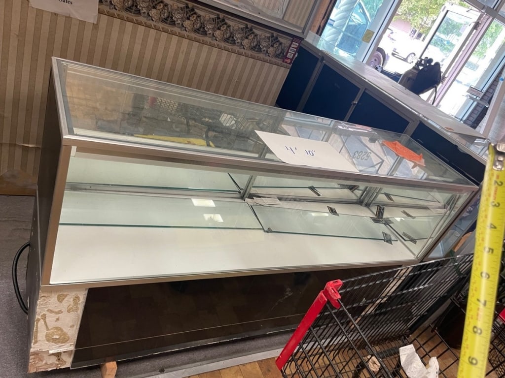 GLASS DISPLAY COUNTER 58" (1 of 8)