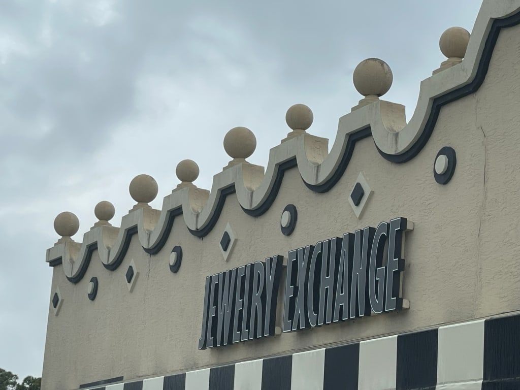 FANCY CONCRETE BUILDING TOPPER BALLS AND BASE: 10 SMALL AND 10 LARGE, EXACT SIZE UNKNOWN. Located in Delray- By Appointment Pickup May 16th 12-5- NOT at DeJaVu Showroom!! ** THIS LOT IS OFFSITE PICK UP - THESE ITEMS WILL BE FOR PICK UP IN DELRAY B