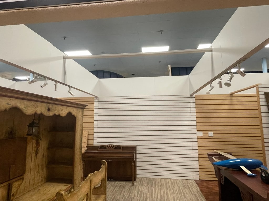 INSTALLED TRACK LIGHTING 20 18 FIFTH AVE (1 of 5)