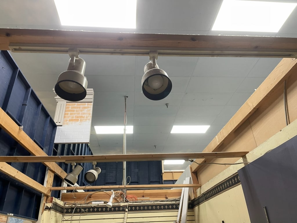 INSTALLED TRACK LIGHTING 12 10 FIFTH AVE: Located in Delray- By Appointment Pickup May 16th 12-5- NOT at DeJaVu Showroom!! ** THIS LOT IS OFFSITE PICK UP - THESE ITEMS WILL BE FOR PICK UP IN DELRAY BEACH, FLORIDA ONLY ON DESIGNATED DAYS, PLEA